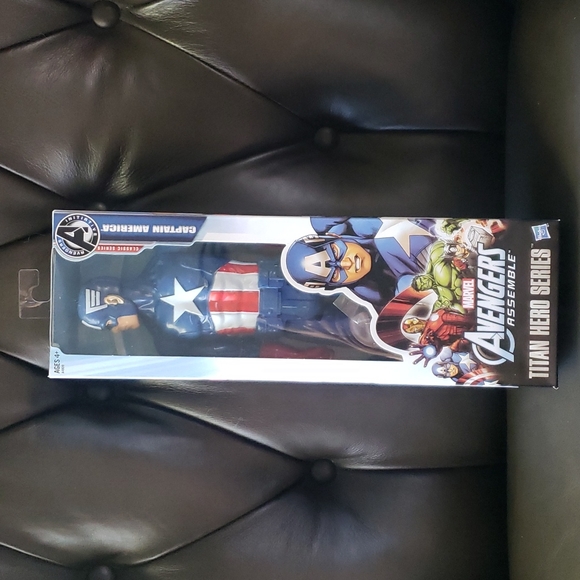 Marvel Captain America Titan Hero Series - Picture 2 of 13